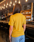 Charger l'image dans la visionneuse de la galerie, T-shirt vague jaune