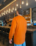 Charger l'image dans la visionneuse de la galerie, Chandail Manches Longues Pictos Orange
